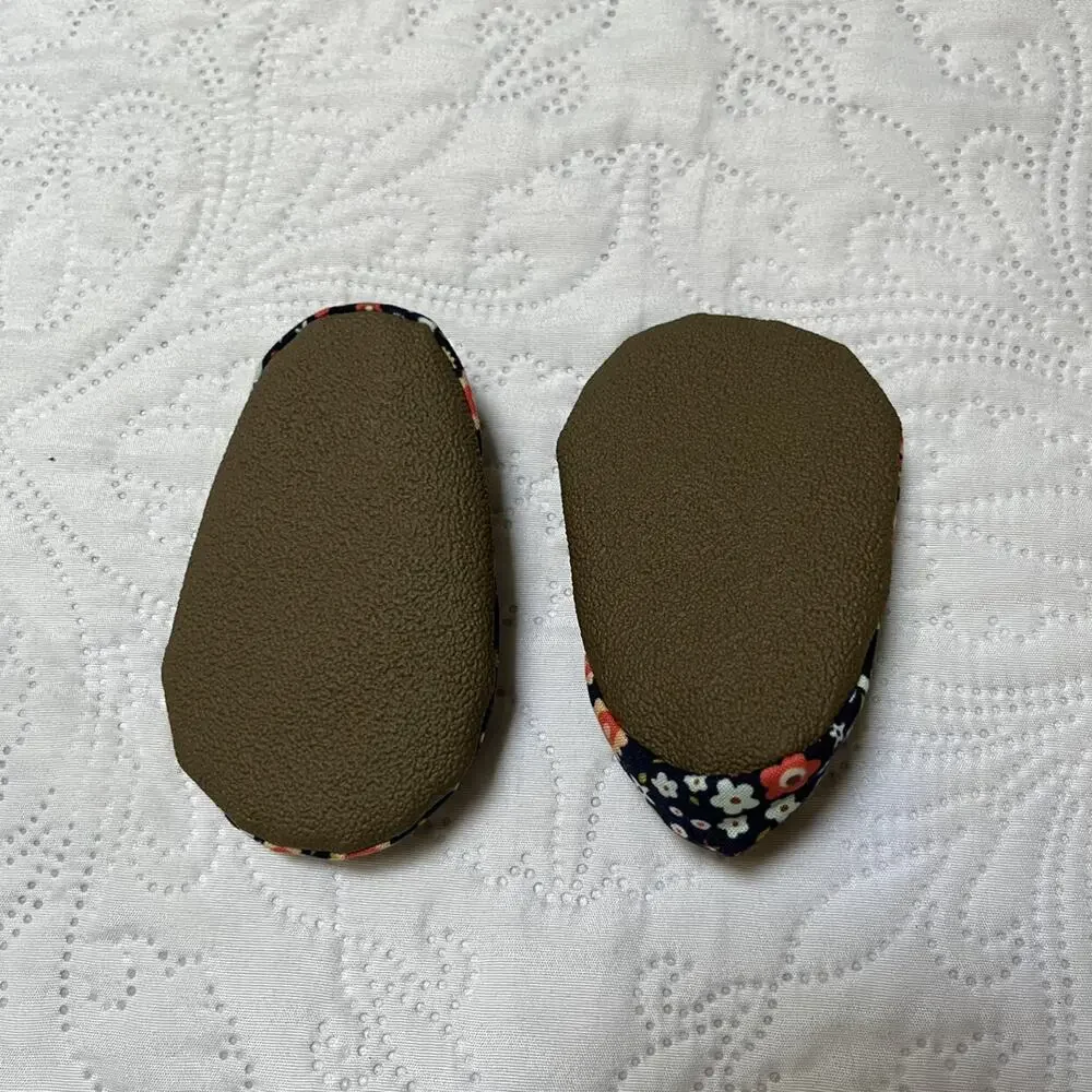 NWT Cabooties Handmade Baby Booties 0-6m